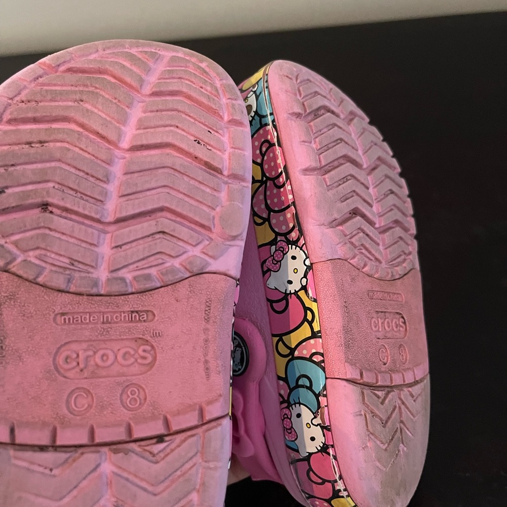 Hello kitty crocs - Picture 5 of 5